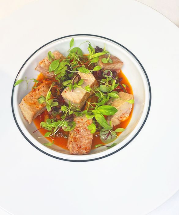 Recipe Marinated tuna with chives and red pepper piperade